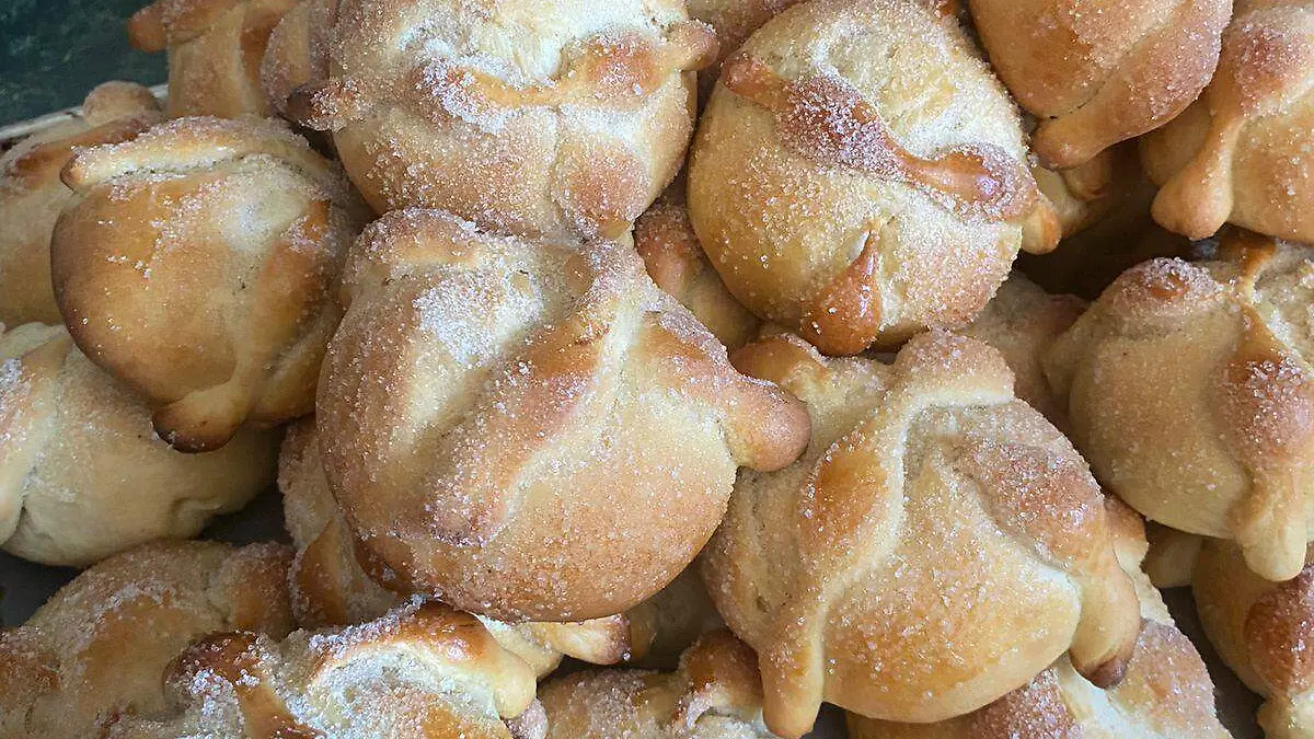 Pan de muerto hecho con cerveza Foto Facebook Edgar Mercado